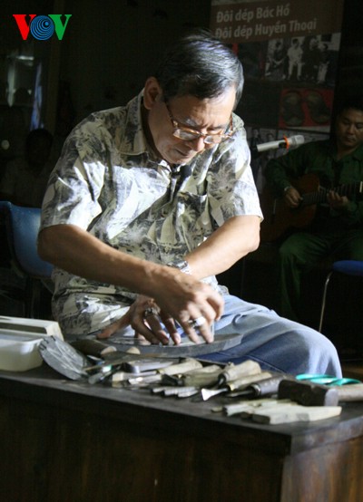 Artisan Pham Quang Xuan, maker of rubber sandals - ảnh 1